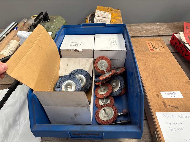 Flott ae 1000 polijstmachine met diverse borstels - afbeelding 3 van  3