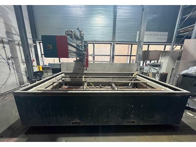 Flow - 2010 - 30 bp jpmex - waterstraalsnijmachine - afbeelding 1 van  7