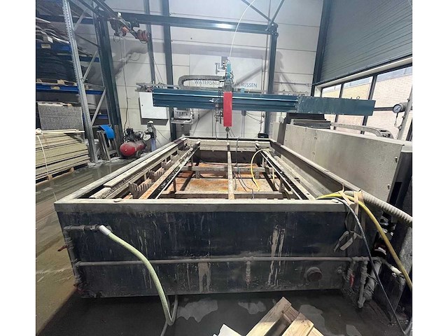Flow - 2010 - 30 bp jpmex - waterstraalsnijmachine - afbeelding 2 van  7