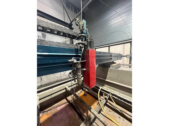 Flow - 2010 - 30 bp jpmex - waterstraalsnijmachine - afbeelding 3 van  7
