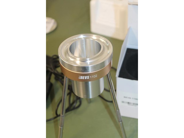 Flowcups bevs isocup 1106/3 en 1106/4 met nivelleerbaar statief. - afbeelding 2 van  3