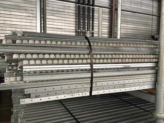 Flowrack rollenbaan 4000mm ca 550 stuks - afbeelding 4 van  6