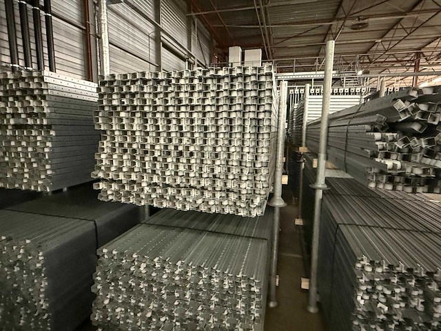 Flowrack rollenbaan 4000mm ca 550 stuks - afbeelding 2 van  3