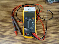 Fluke - 115 - true-rms multimeter - afbeelding 1 van  2