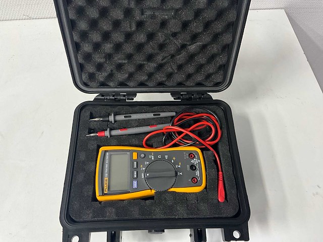 Fluke - 115 true rms - multimeter - afbeelding 2 van  4