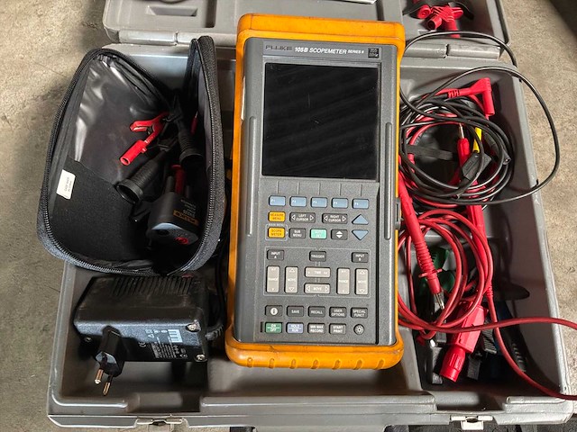 Fluke 105b scopemeter series ii oscilloscoop/ scoopmeter - afbeelding 2 van  7