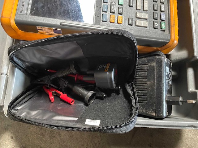 Fluke 105b scopemeter series ii oscilloscoop/ scoopmeter - afbeelding 5 van  7