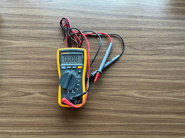 Fluke 115 treu rms multimeter - afbeelding 2 van  5