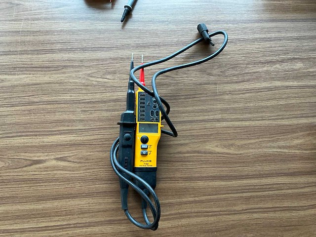 Fluke 115 treu rms multimeter - afbeelding 3 van  5