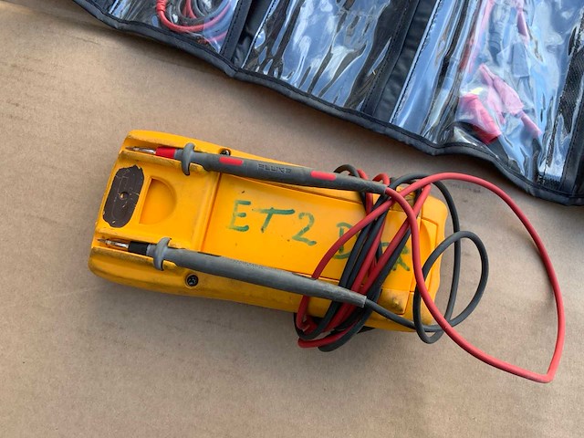 Fluke 175 digitale multimeter - afbeelding 8 van  9