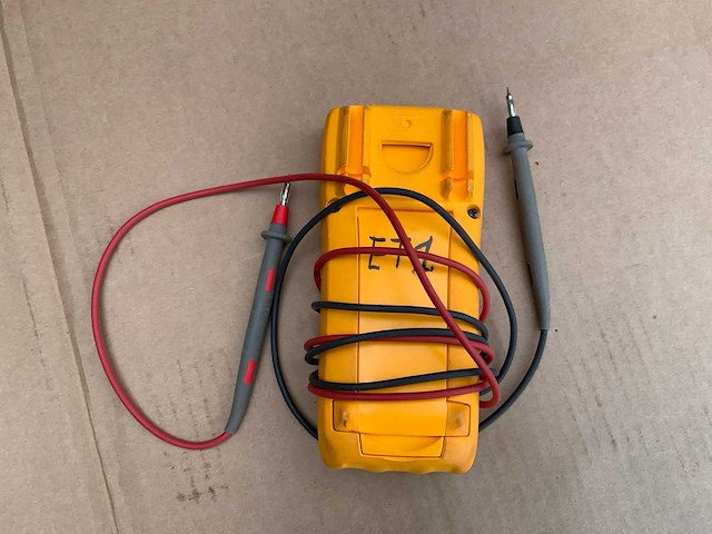 Fluke 175 digitale multimeter - afbeelding 5 van  9