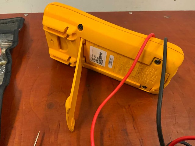 Fluke 175 digitale multimeter - afbeelding 2 van  10