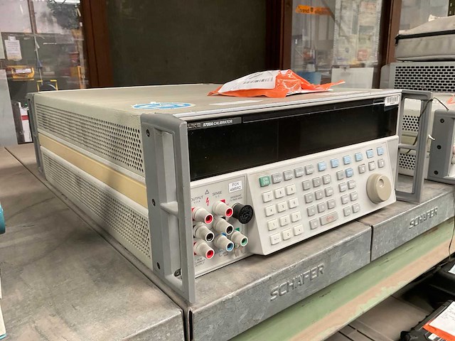 Fluke 5700a calibrator - afbeelding 3 van  5