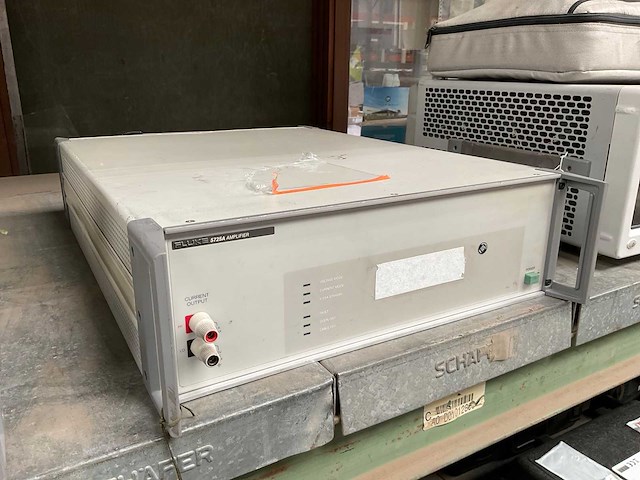 Fluke 5725a amplifier - afbeelding 2 van  3