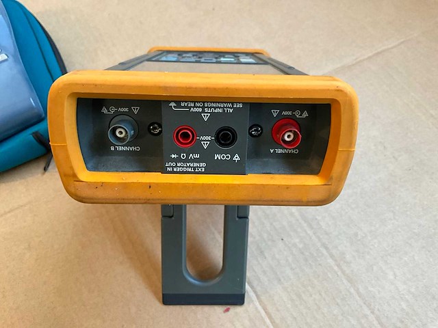 Fluke scopemeter 97 2-kanaals draagbare oscilloscoop 25 mhz - afbeelding 5 van  8