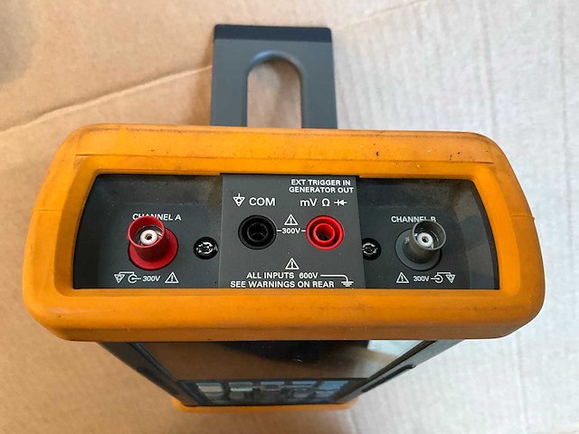 Fluke scopemeter 97 2-kanaals draagbare oscilloscoop 25 mhz - afbeelding 6 van  8