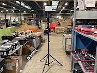 Fluxon iwl100 w bouwlamp op statief - afbeelding 2 van  3