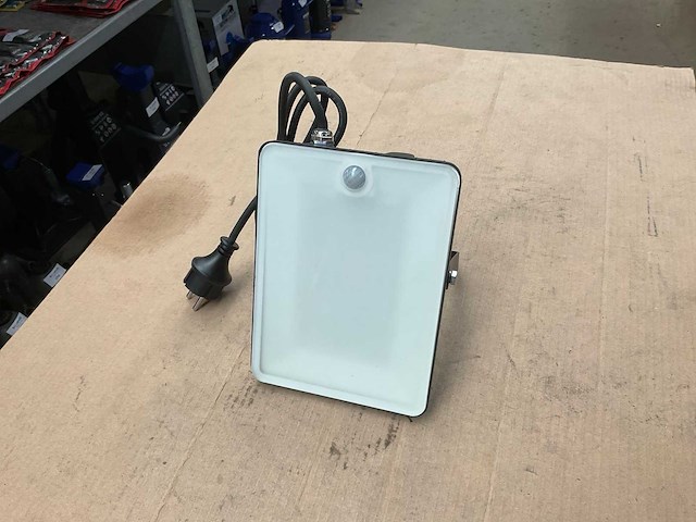 Fluxon lb50fp schijnwerper met bewegingssensor - afbeelding 1 van  3