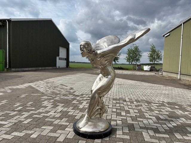Flying lady - afbeelding 1 van  5
