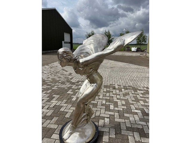 Flying lady - afbeelding 2 van  5