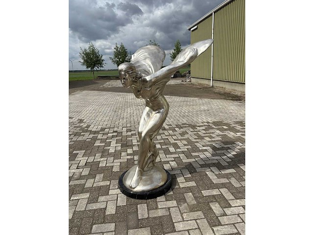 Flying lady - afbeelding 5 van  5