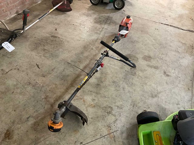 Flymo multi-tool xlt 3000+ bosmaaier/heggenschaar - afbeelding 1 van  4