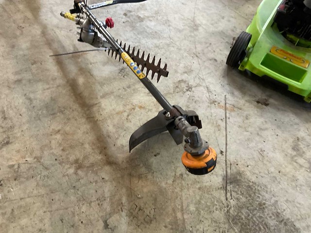 Flymo multi-tool xlt 3000+ bosmaaier/heggenschaar - afbeelding 3 van  4