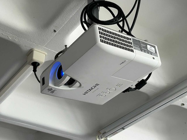 Focus board - hitachi cp-ew250n - smartboard - afbeelding 7 van  10