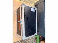 Fog machine with flight case and extra fluid - afbeelding 4 van  4