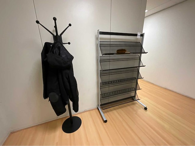 Folderstandaard en porte manteau - afbeelding 1 van  3