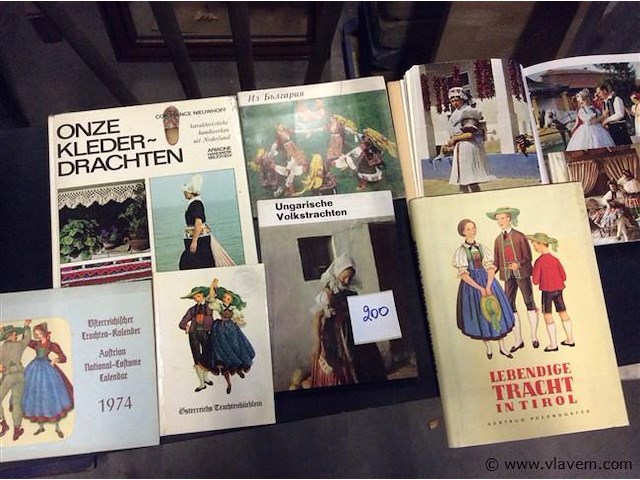 Folklore : klederdracht - afbeelding 1 van  3