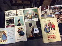 Folklore : klederdracht - afbeelding 1 van  3