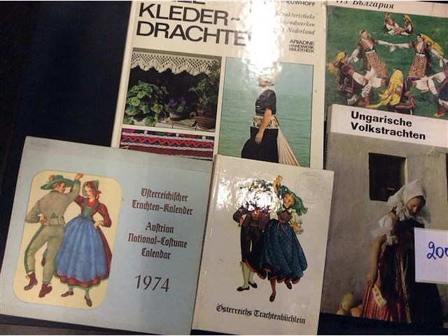Folklore : klederdracht - afbeelding 2 van  3