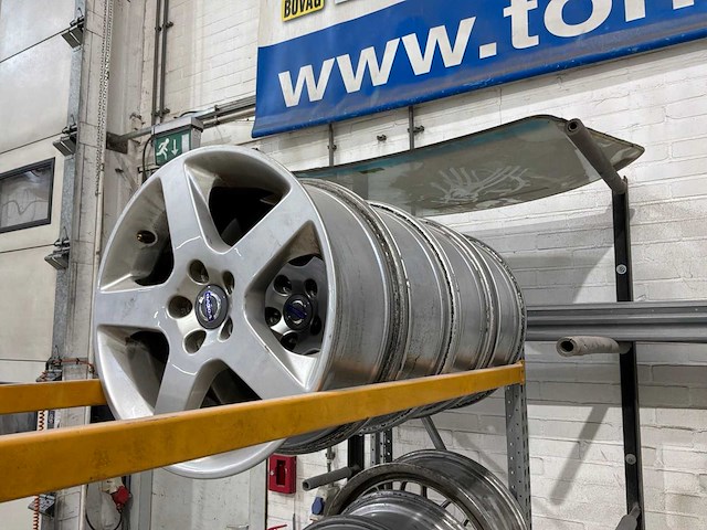 Fontana bandenstelling met inhoud - afbeelding 4 van  7