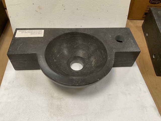 Fontein belgisch hardsteen - afbeelding 1 van  2