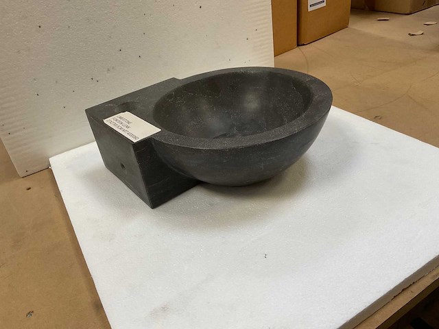 Fontein belgisch hardsteen - afbeelding 1 van  3