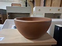 Fontein op schap rode aarde - afbeelding 4 van  6