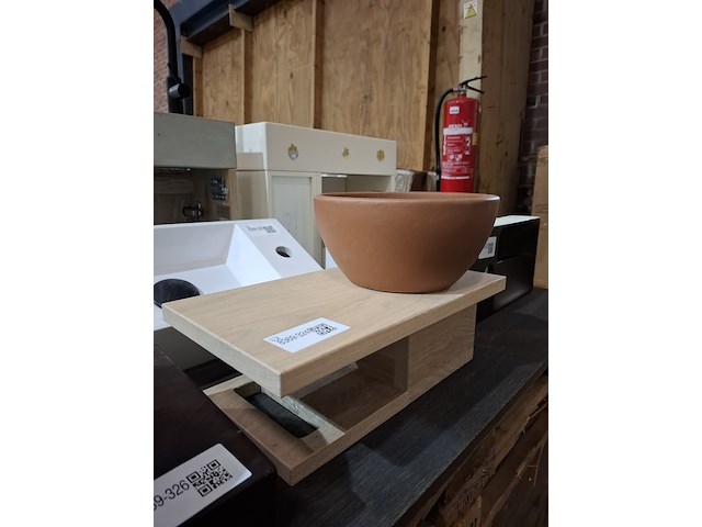 Fontein op schap rode aarde - afbeelding 6 van  6