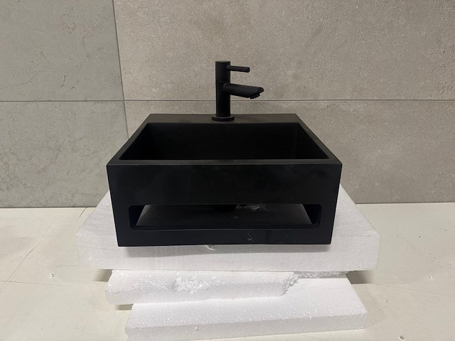 Fontein solid surface 28x30x12,5 cm + kraan wb - afbeelding 1 van  4