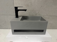 Fontein solid surface 35x5x20x16 cm + kraan wb, licht grijs - afbeelding 1 van  5