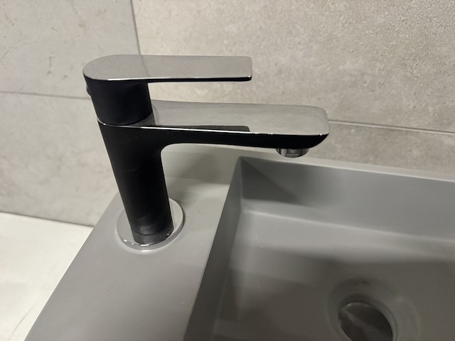 Fontein solid surface 35x5x20x16 cm + kraan wb, licht grijs - afbeelding 3 van  5