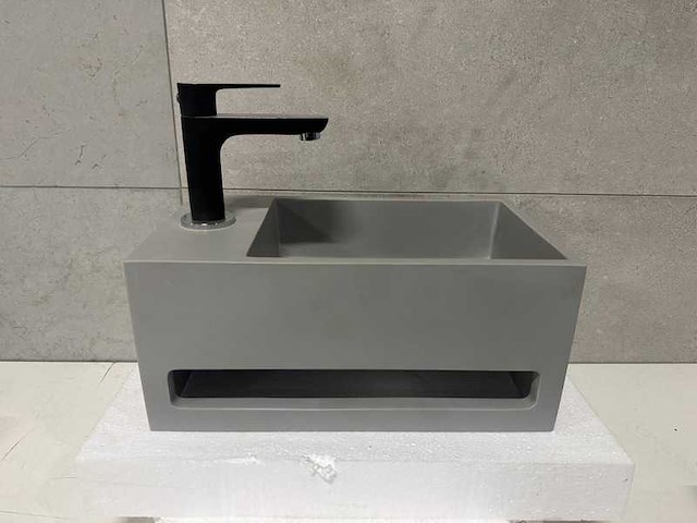 Fontein solid surface 35x5x20x16 cm + kraan - afbeelding 1 van  6