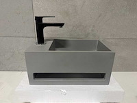 Fontein solid surface 35x5x20x16 cm + kraan - afbeelding 1 van  6