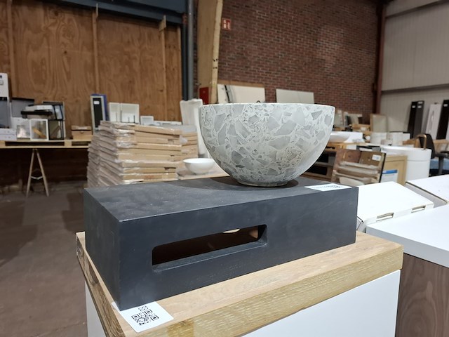 Fonteinkom op schap mat zwart - afbeelding 2 van  7