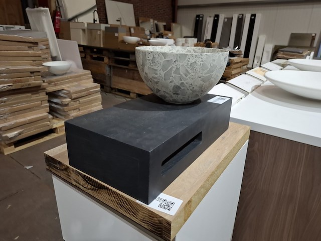 Fonteinkom op schap mat zwart - afbeelding 3 van  7