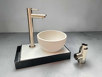 Fonteinset met frame solidsurface kom en rvs kraan - afbeelding 1 van  4