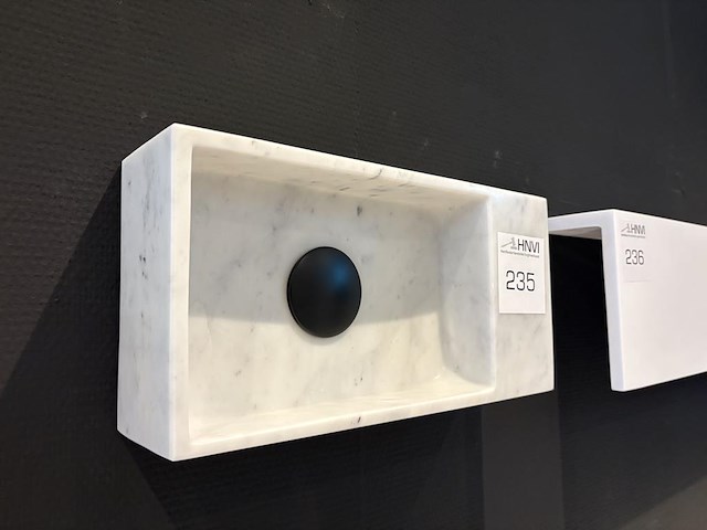 Fonteintje, afm. 36 x 18 x 9 cm. - afbeelding 1 van  2