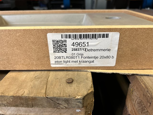 Fonteintje beton light met kraangat, detremmerie - afbeelding 4 van  6