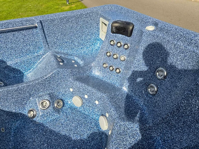 Fonteyn spas 7 persoons jacuzzi en buitenspa - afbeelding 25 van  33