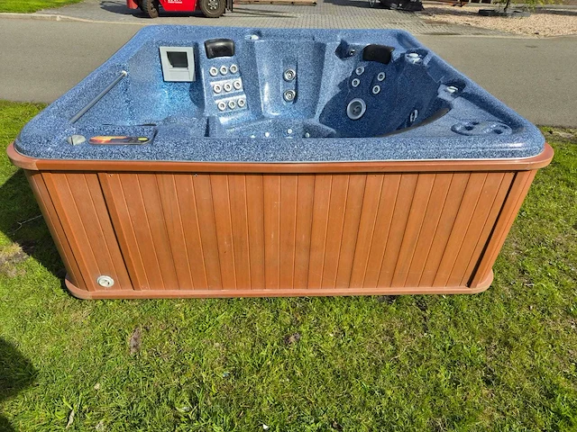Fonteyn spas 7 persoons jacuzzi en buitenspa - afbeelding 29 van  33